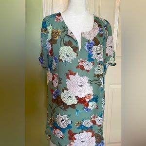 XL Ladies V neck cap sleeve blouse